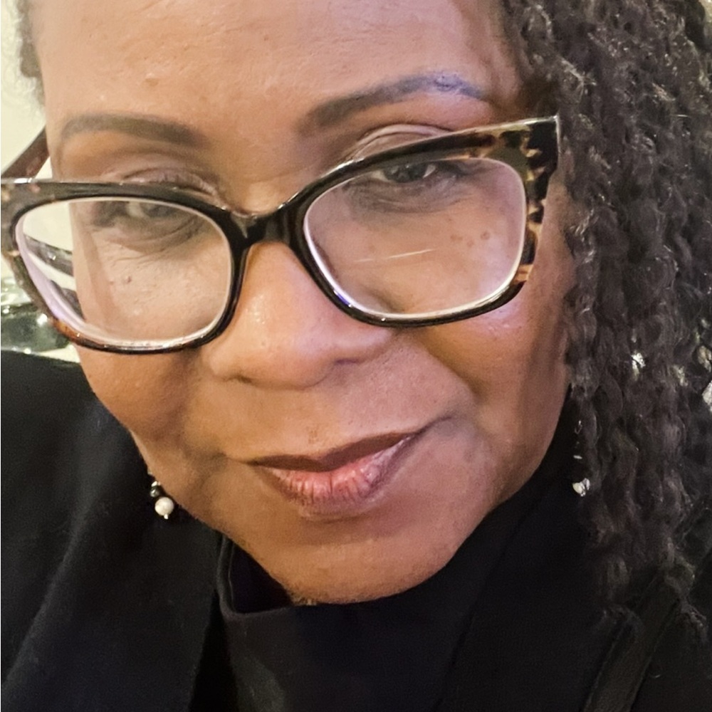 Meet your Posher, Robin